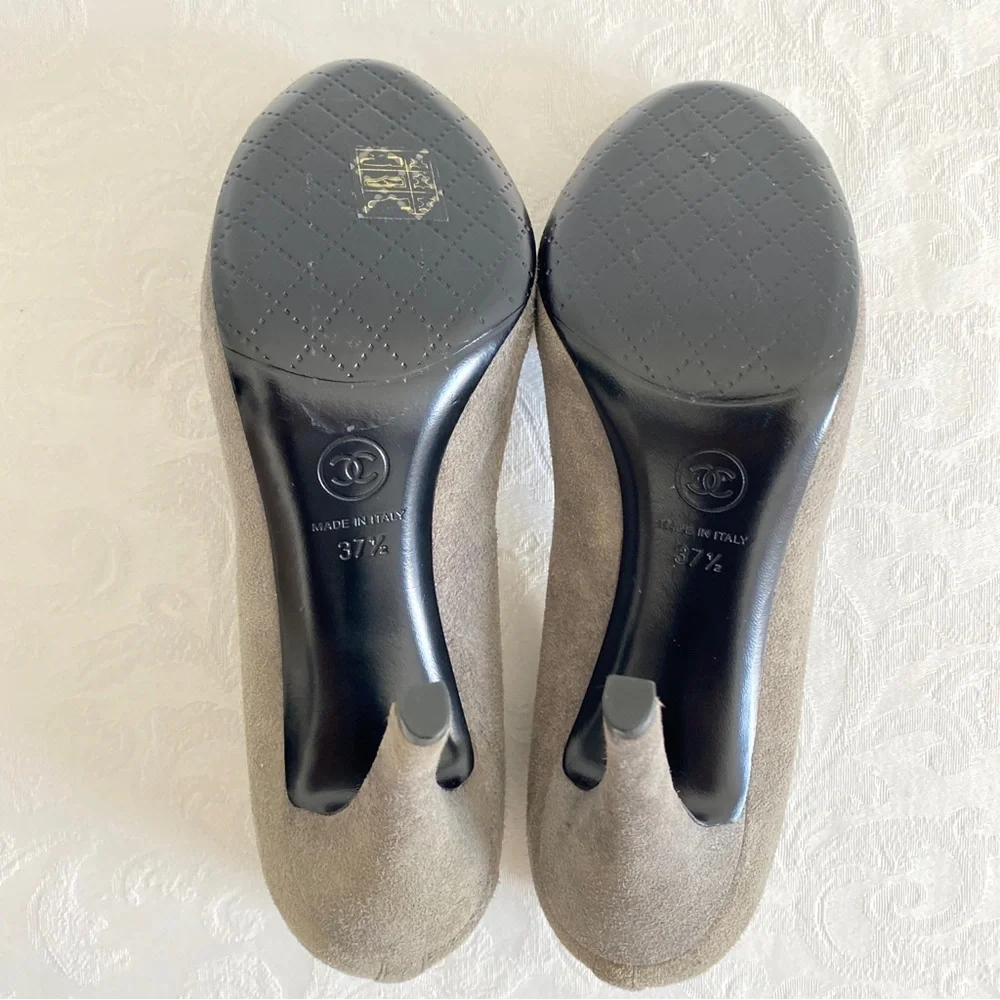 chanel gray black CC logo cap toe pumps